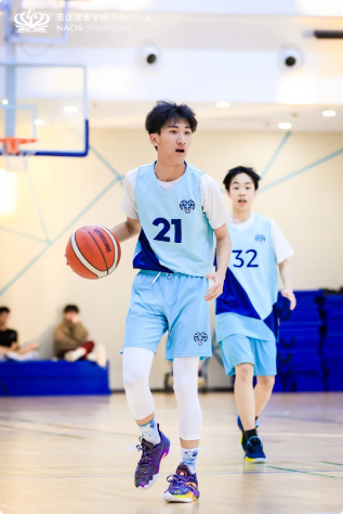 篮球联盟赛喜获本赛季冠军 - Basketball Competition